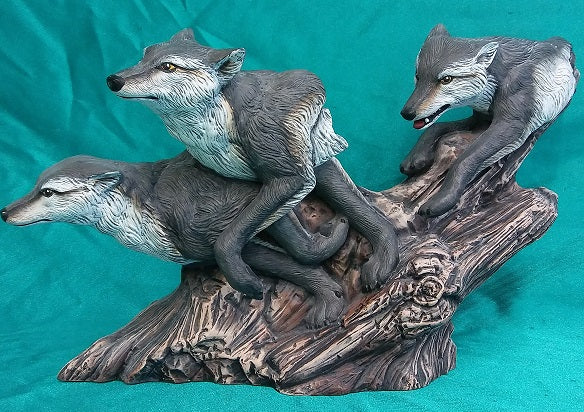 KP 1029 Wolf On a Ledge image 0